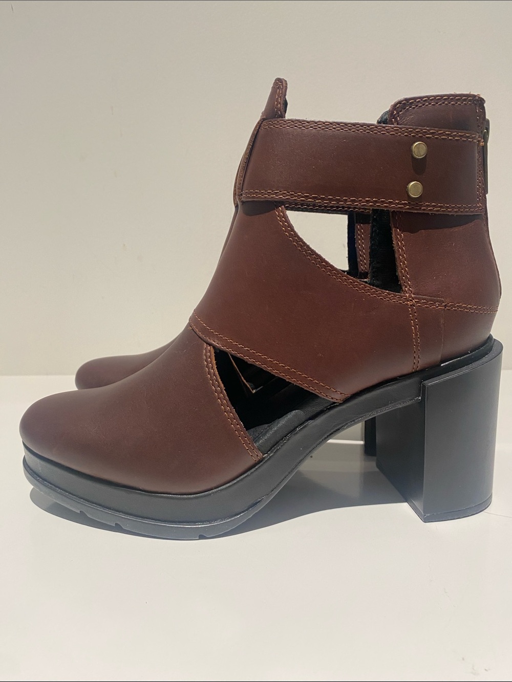 NEW Sorel Platform Shoes With Cut Outs Brown And Black. Size 8. - Picture 2 of 15